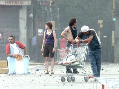 Ciudadanos argentinos durante las protestas del 'corralito' en el año 2001 en Buenos Aires, Argentina