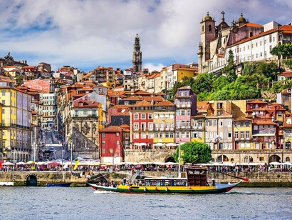 Oporto. Vista de la catedral desde la rivera del Duero