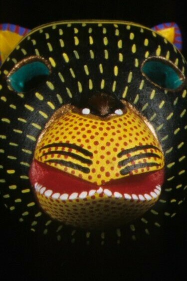 Máscaras en miniatura realizadas por Ana Xuana Velasco, de San Martín Tilcajete, Oaxaca, México