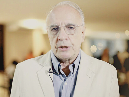 Emir Sader es un filósofo y politólogo brasileño. De origen libanés, se graduó en Filosofía por la Universidad de São Paulo