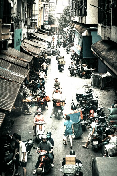 En la ciudad de Hanói, os motociclistas están en todos lados