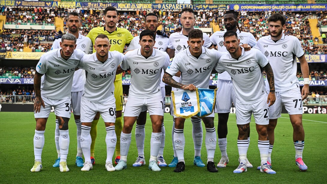 La squadra del Napoli in una foto ufficiale sul campo nel prepartita Hellas Verona-Napoli del 18-08-2024, @sscNapoli
