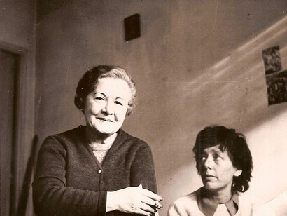 Alejandra Pizarnik con su madre