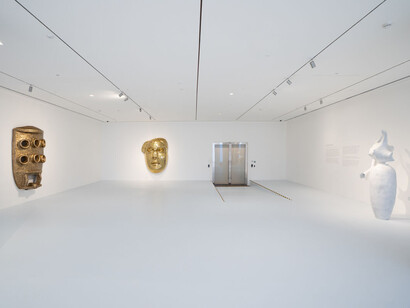 Subodh Gupta, एक मुट्ठी आसमान (A fistful of sky), exhibition view. Courtesy of Nature Morte 