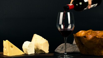 Vinho e queijos são alimentos fermentados