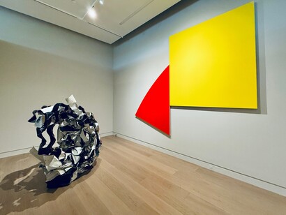 Various artist, Postwar abstraction. Movement and form, exhibition view. Courtesy of Acquavella Galleries