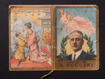 Libretto con sul fronte un ritratto di Giacomo Puccini e sul retro una frase tratta da "Madame Butterfly"