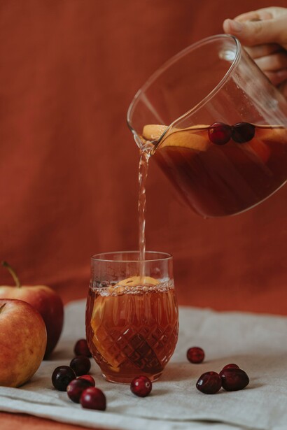 Bevande. In autunno, le bevande calde come tisane, o zuppe ti aiuteranno a tenerti caldo, sosterranno il tuo benessere interno e faciliteranno l’idratazione del corpo