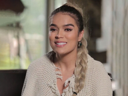 La cantante colombiana Karol G en una entrevista para Telemedellin. Karol G lleva aproximadamente 15 años de trayectoria como artista