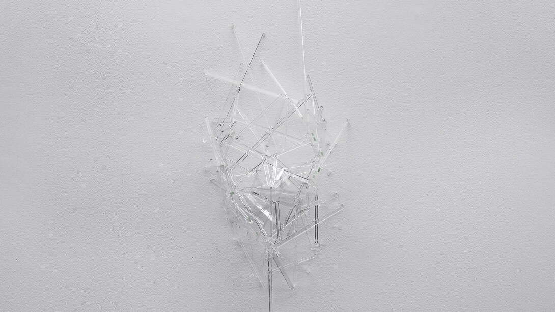 Baptiste Debombourg, Spectre - 1, 2015, Verre flotté (Float), 60 x 40 x 12 cm, Courtesy Galerie Patricia Dorfmann, Paris