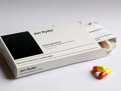 Un currículum en forma de caja de pastillas