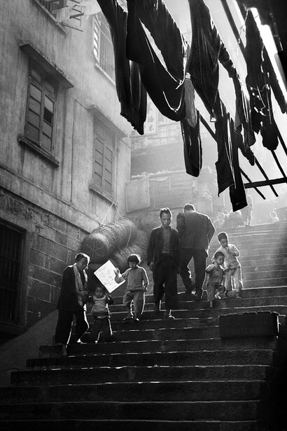 Fan Ho 何藩, Street scene (detail), Hong Kong, 1957. Courtesy of Blue Lotus Gallery © Fan Ho Estate