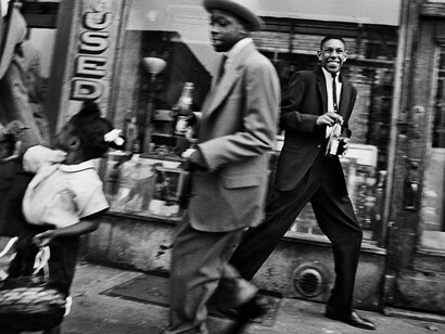 © William Klein, Moves and Pepsi, Harlem, New York, 1955