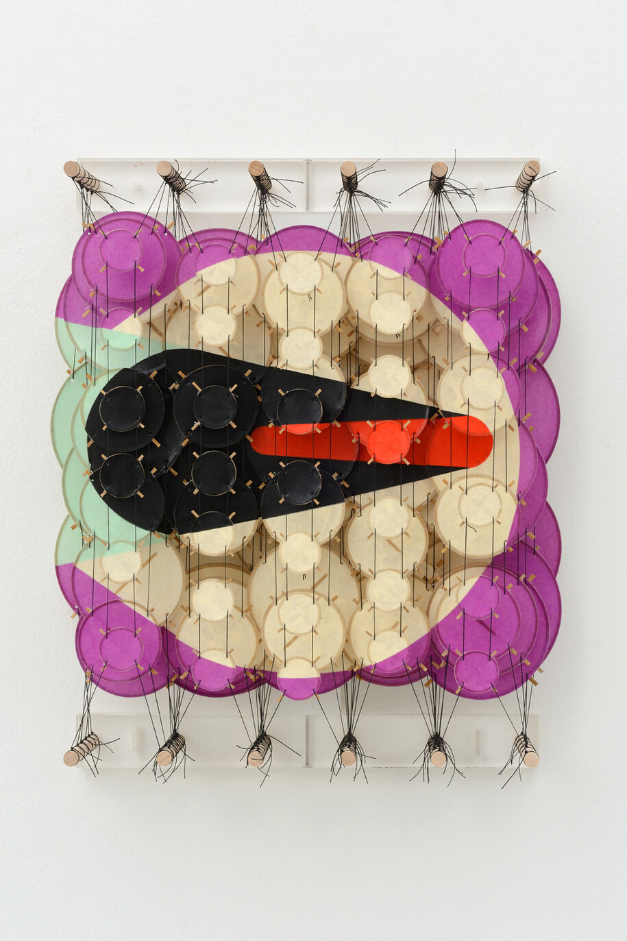 Jacob Hashimoto, The Transit I,
2015,
57 x 43 x 20 cm,
bambù, dacron, carta,
nylon, acrilico e pigmenti
/ bamboo, dacron, paper,
nylon, acrylic and pigments,foto Michele Alberto Sereni, courtesy Studio la Città