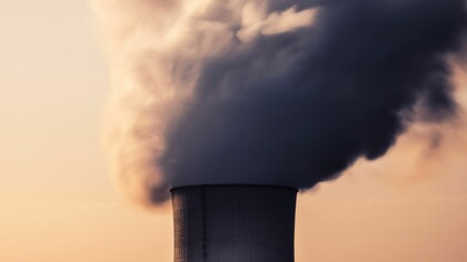 Una centrale nucleare in funzione