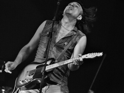 Sono passati pochi mesi da quando Gianni Govoni, alias John Strada, ha diviso il palco con il Boss alias Bruce Springsteen – Foto di Marco Paltrinieri