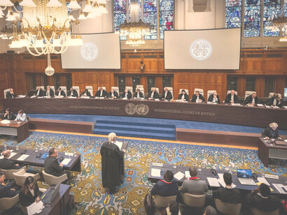 El abogado Malcolm Shaw habla en nombre de la delegación israelí en la Corte Internacional de Justicia en La Haya, Países Bajos, el 12 de enero de 2024.