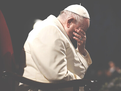 Papa Francesco durante la Via Crucis al Colosseo