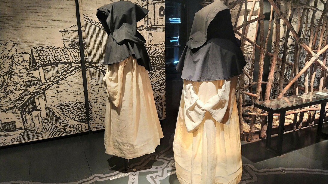  Los aquelarres solían tener lugar en la Cueva de Zugarramurdi, un impresionante enclave natural que se convirtió en el epicentro de la leyenda. Museo de las Brujas, Zugarramurdi, Navarra, España