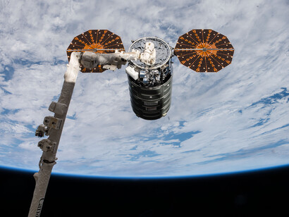 ISS-53 Cygnus OA-8 in fase di aggancio alla ISS 