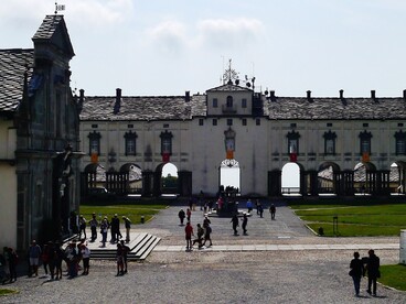 Sacro Monte di Oropa, cortile di mezzo. Biella, Italia
