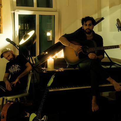 Ci sono periodi intensi in cui le relazioni sembrano nascere con naturalezza e ogni esperienza ha un’energia irripetibile