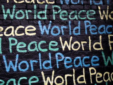 Gli equilibri internazionali oggi non si costruiscono: si inseguono, spesso senza successo