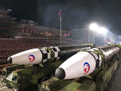 Desfile militar en el que Corea del Norte ha mostrado misiles balísticos intercontinentales y unidades tácticas de operaciones nucleares