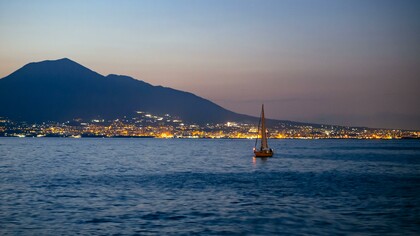 Napoli al centro del mondo e delle polemiche