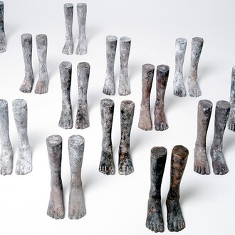 Babette Degraeve, Voetjes (13 stuks), 2006. Courtesy of Valkhof Museum