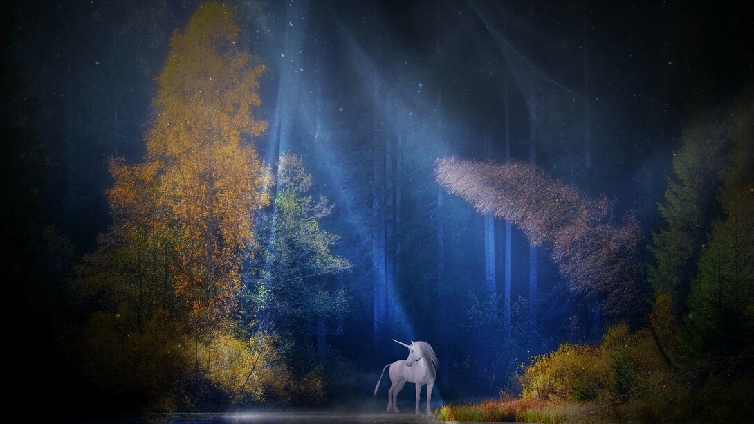 Unicorno, mitico animale, piccolo e umile, vince sulla fluidità inconsistente del nemico grazie alla proiezione solida della sua secrezione vitale al centro della testa