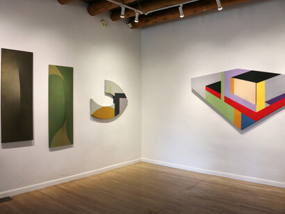 Mokha Laget, Elemental drift, exhibition view. Courtesy of Turner Carroll Gallery 