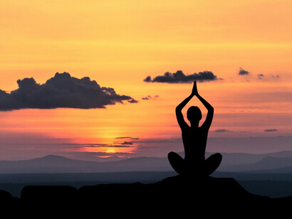 La felicidad tiene que ver con un equilibrio en las diferentes dimensiones en las que nos movemos