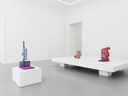 Matthew Ronay, View of the exhibition “Ramus” by Matthew Ronay at Perrotin Paris (March 17 – May 26, 2018). Photo: Claire Dorn / Courtesy Perrotin