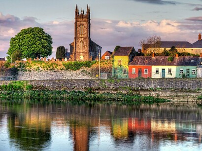 Limerick, Irlanda. La catedral desde el río Shannon