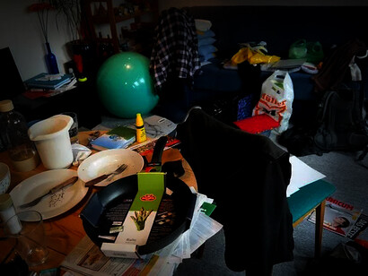 Il disordine è una sovrabbondanza di beni che collettivamente creano spazi abitativi caotici e disordinati