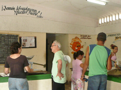 Bodega de alimentos, La Habana, Cuba (fotografía de Paco Cerezo)