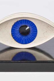 Man Ray: Le témoin, 1941 (1971). Museo Boijmans Van Beuningen, Rotterdam, photo Jannes Linders © Man Ray Trust by SIAE 2018