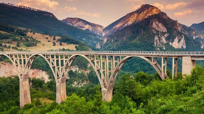 Montenegro. A Ponte do Đurđevića Tara