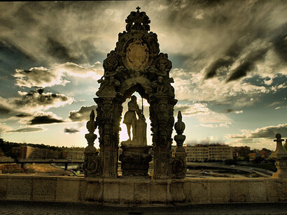 Madrid. Estatua de San Isidro en el puente de Toledo