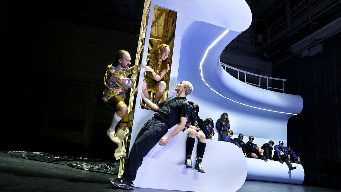 Die fliegen. Mit freundlicher genehmigung des Residenztheater