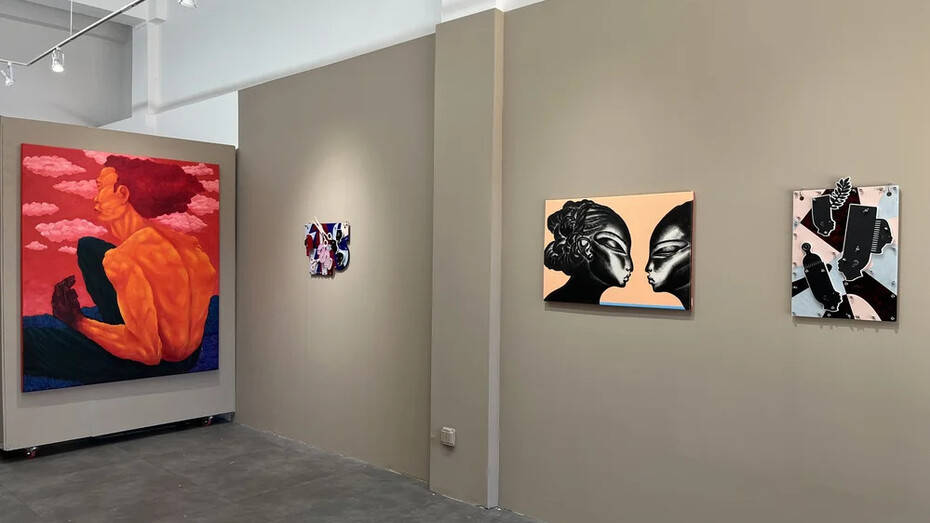 Various artists, Crossing cultures: where form meets form, exhibition view. Courtesy of Kates-Ferri Projects