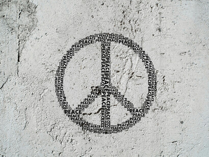 Símbolo da paz. Ao longo de sua carreira e até mesmo após sua morte, ele permaneceu como um símbolo de união, paz e justiça social, deixando uma marca indelével no mundo
