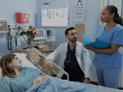 Em contexto histórico a morte nasceu depois da primeira manifestação de vida no universo