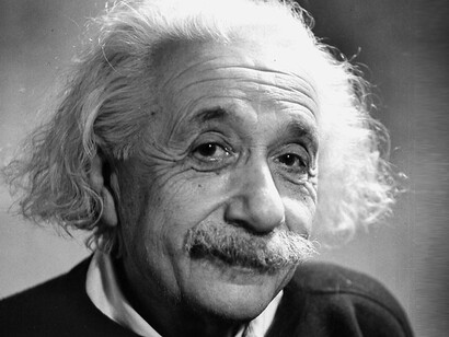 Albert Einstein fue un físico alemán de origen judío. Se le considera el científico más importante, conocido y popular del siglo XX