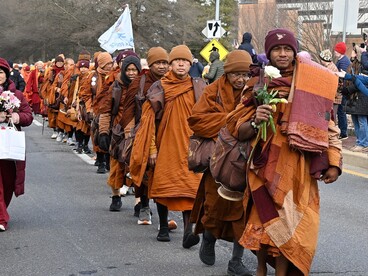 Durante i 108 giorni di cammino hanno incontrato migliaia di persone, trasformando il viaggio in un'occasione di dialogo, meditazione e riflessione collettiva. Foto di Maryland GovPics