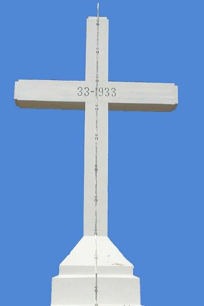 Croce Bianca del monte Križevac, Medjugorje, Bosnia ed Erzegovina. Il Monte è Cristo stesso che si fa scalare, che si guida elevandoci, che ci aiuta a farci piccoli come povere pietre per saldarci nella sua stabilità divina