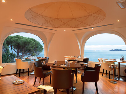 La sala dove si tiene la colazione con meravigliosa vista sul mare, Hotel Bristol, Portofino, Italia 