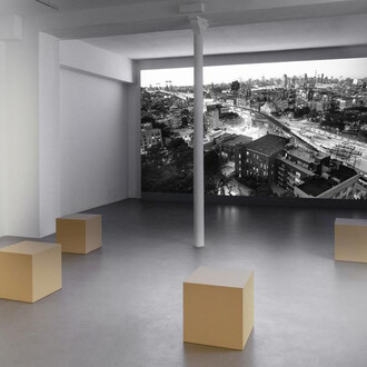 Melik Ohanian, Alteration, for a long time in time, vue de l'exposition. Avec l'aimable autorisation de la Galerie Chantal Crousel