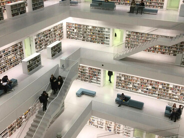 Dans le secret des étages : quand l'architecture des livres nous invite à prendre de la hauteur
